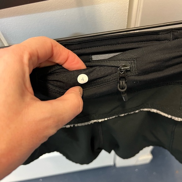 Size 4 lululemon run speed shorts - Picture 3 of 3
